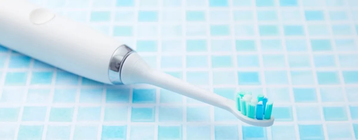 Ile ładuje się szczoteczka soniczna? Czas ładowania różnych modeli