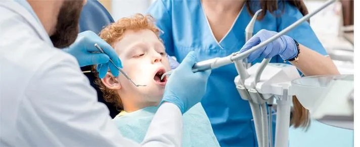 Czy dentysta to lekarz? Poznaj prawdę o zawodzie dentysty w Polsce