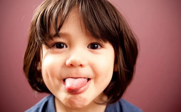 Co robi język za zębami i dlaczego jest to tak ważne dla zdrowia?