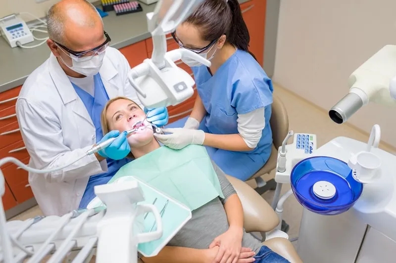 Czy na sorze jest dentysta? Dowiedz się, gdzie szukać pomocy stomatologicznej