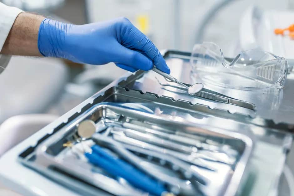 Czy dentysta ma obowiązek przyjąć z bólem? Ważne informacje dla pacjentów