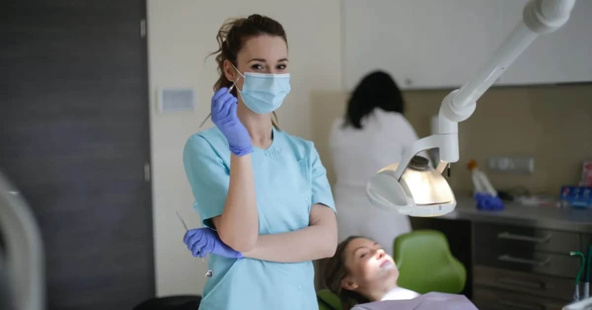 Czy z afta można iść do dentysty? Sprawdź, co musisz wiedzieć