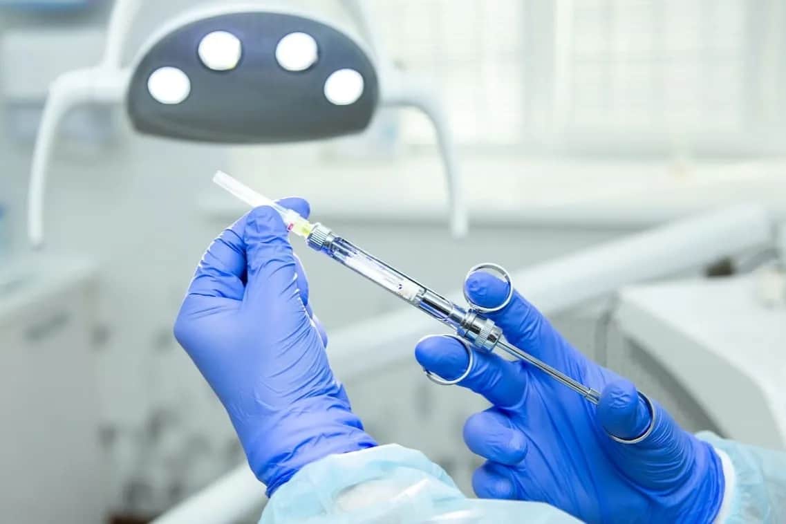 Ile trwa znieczulenie u dentysty? Poznaj czas działania i skutki