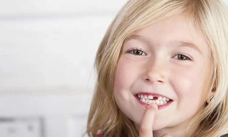 Jak wyrwać zęba mlecznego bez bólu i stresu dla dziecka