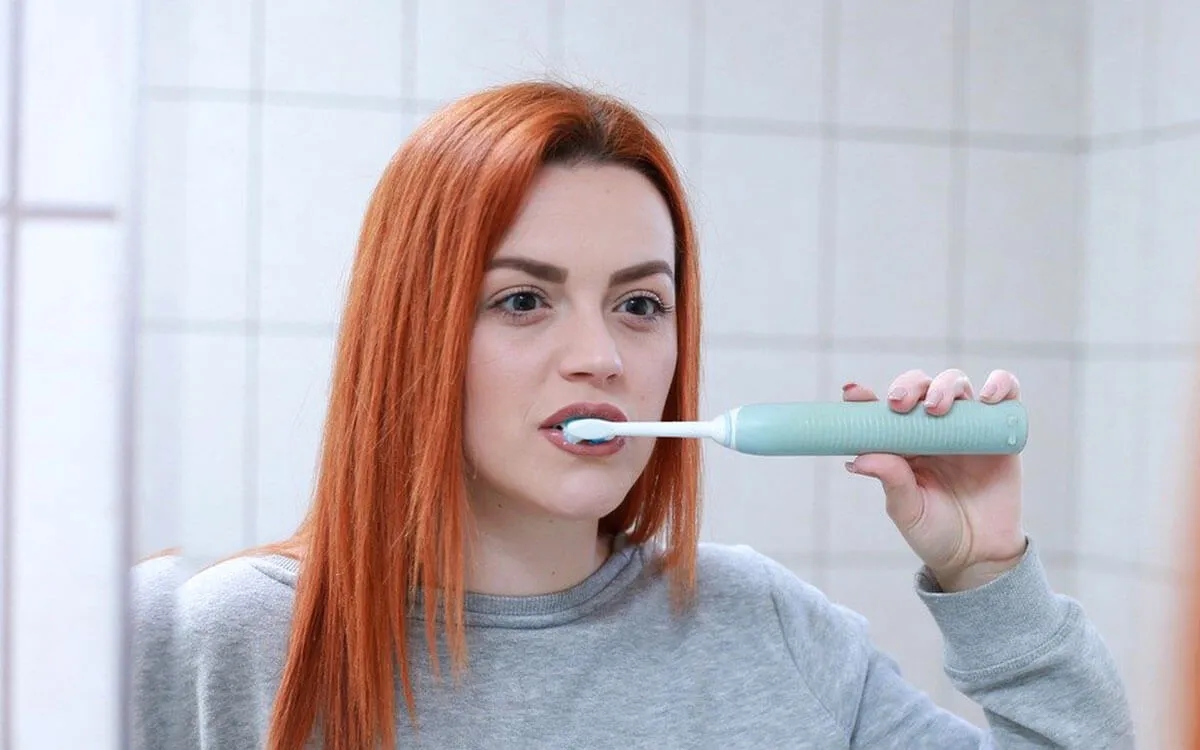 Czym się różni szczoteczka soniczna od rotacyjnej – wybór dla zdrowia zębów