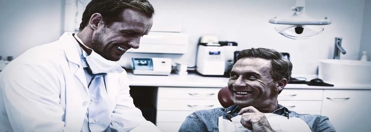 Jak najtaniej wstawić zęba? Oto najtańsze opcje i porady