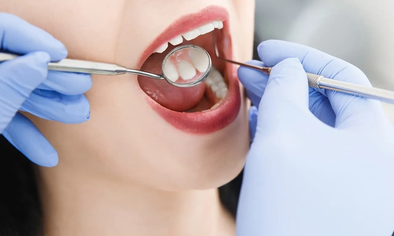 Ile kosztuje wizyta u dentysty bez ubezpieczenia? Sprawdź ceny!